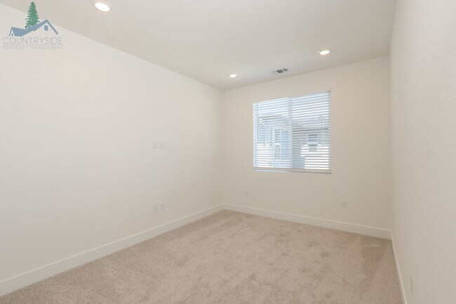 Building Photo - 2824 Wrangell St