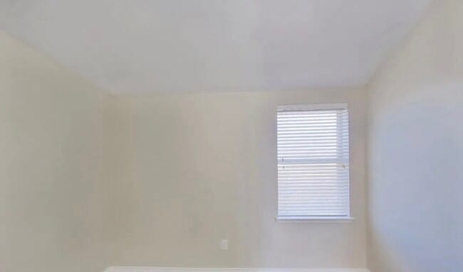 Building Photo - Welcome Home: Beautiful 4-Bedroom Single-Family Gem