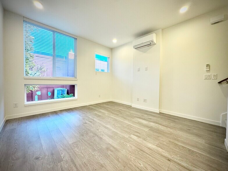 Building Photo - 212 18th Ave