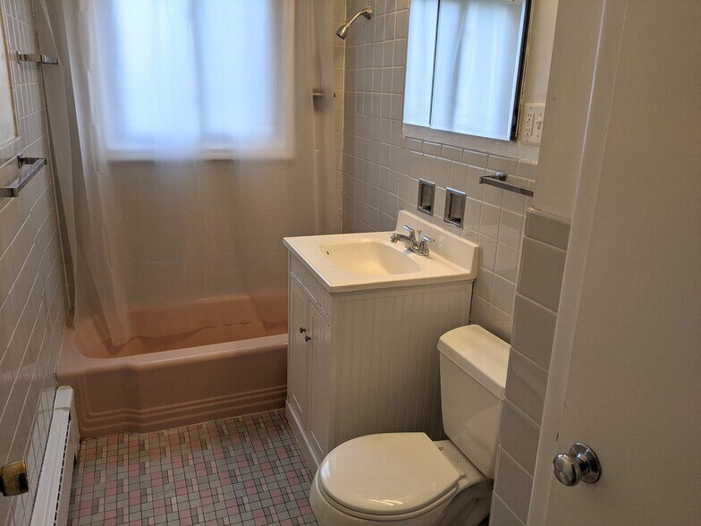 Building Photo - 701 Austin St