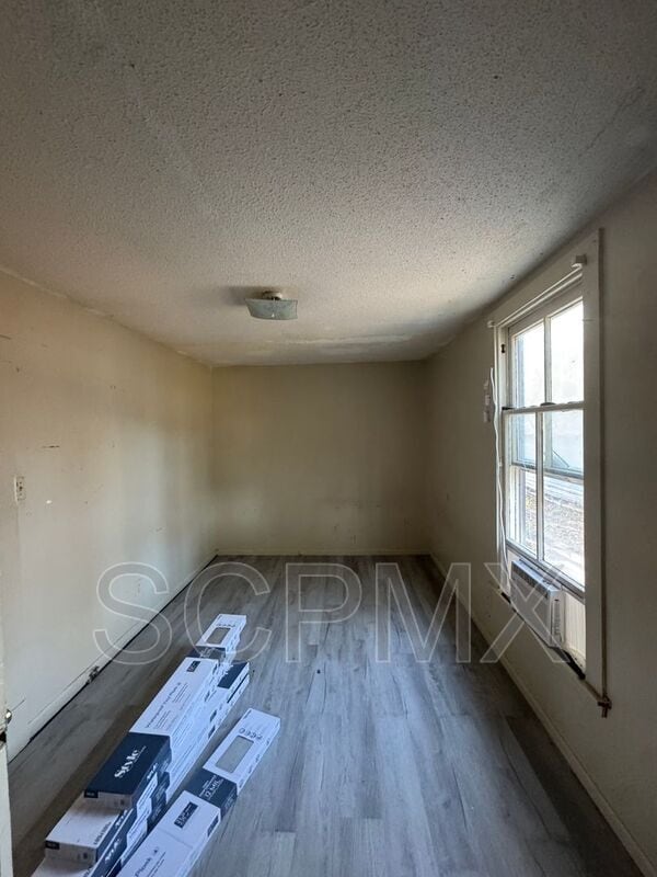 Building Photo - 1529 Henley St