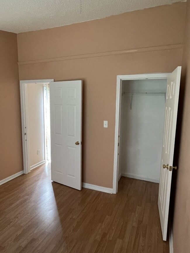Building Photo - Updated 3 Bedroom, 2 Bath Ranch in NW Char...