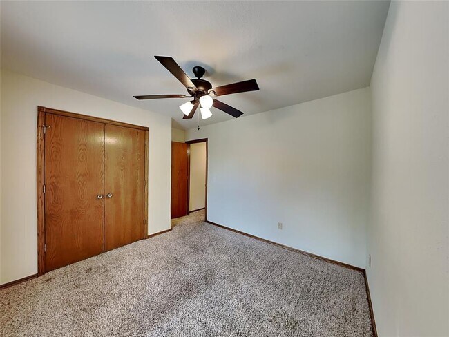 Building Photo - 5612 SE 85th St