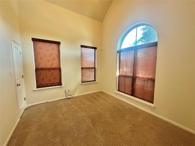 Building Photo - 911 Copper Lake Rd