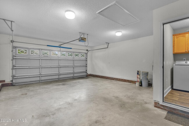 Building Photo - 146 Monterey Cir
