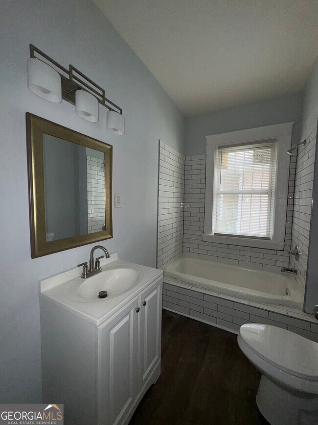 Building Photo - 1462 Lucile Ave SW