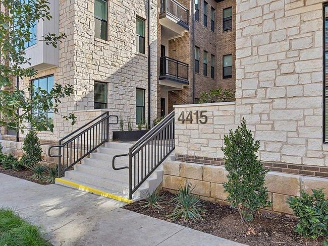 Building Photo - 4415 Jackson Ave