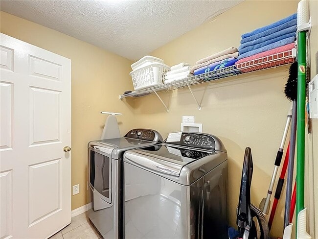 Building Photo - 520 Orista Dr