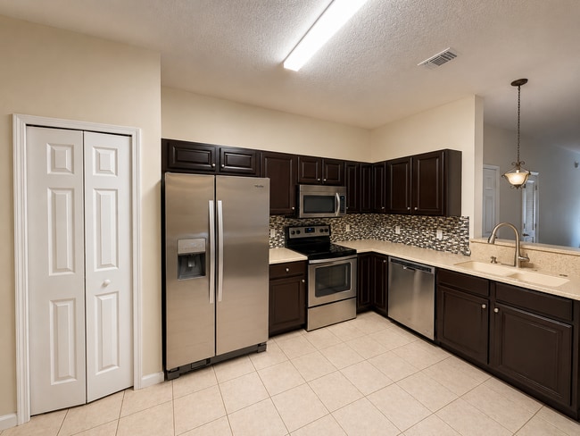 Building Photo - Spacious Townhome in North St. Augustine