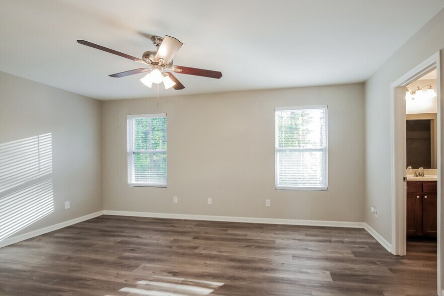 Building Photo - 6629 Covington Commons Dr