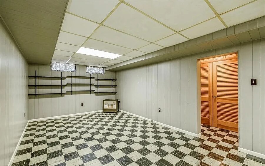 Building Photo - 1321 Merle Hay Rd