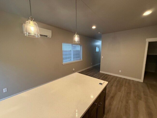 Building Photo - ree20124