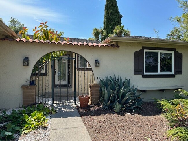 Primary Photo - Beautiful Single Level Home in Ponderosa P...