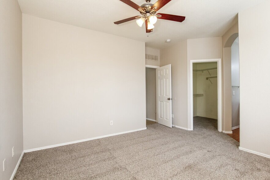 Building Photo - 6639 S 17th Ave