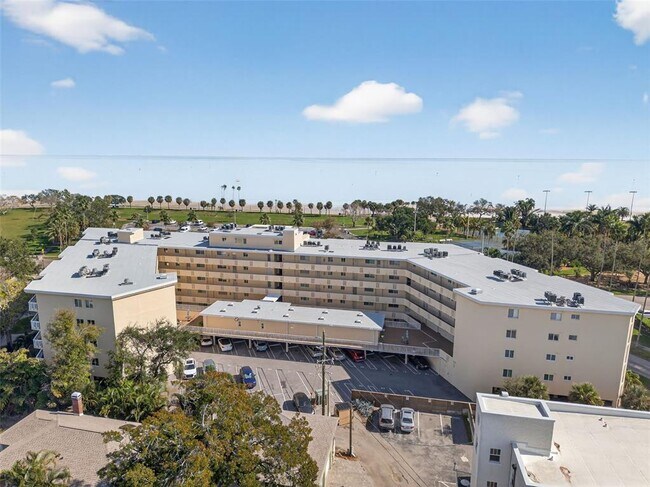 Building Photo - 1200 N Shore Dr NE