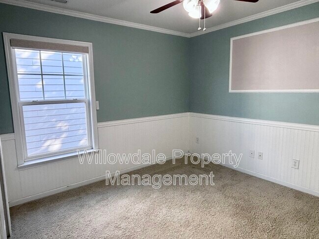 Building Photo - 624 Piper Stream Cir