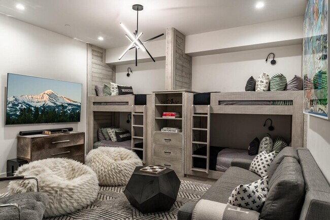 Building Photo - 66 Mountain Loop Rd