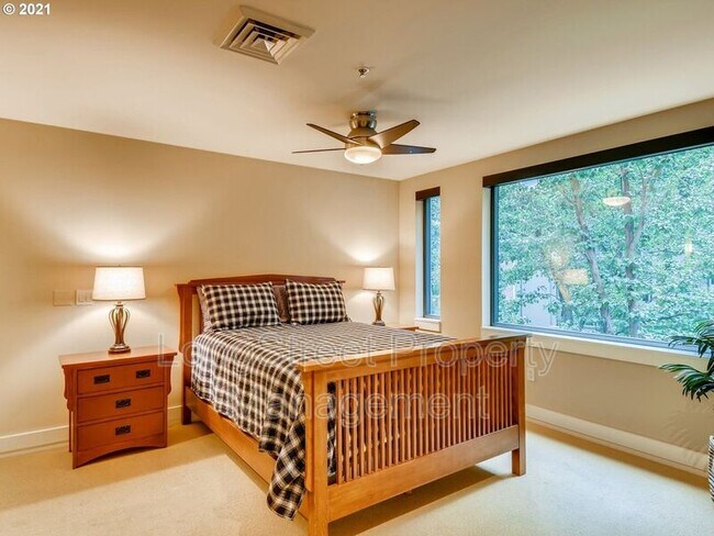 Building Photo - 311 NW 12th Ave