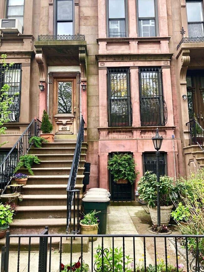 Building Photo - 466 8th St