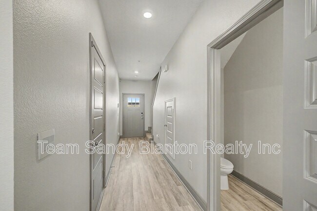 Building Photo - 9055 Golden Eye Dr
