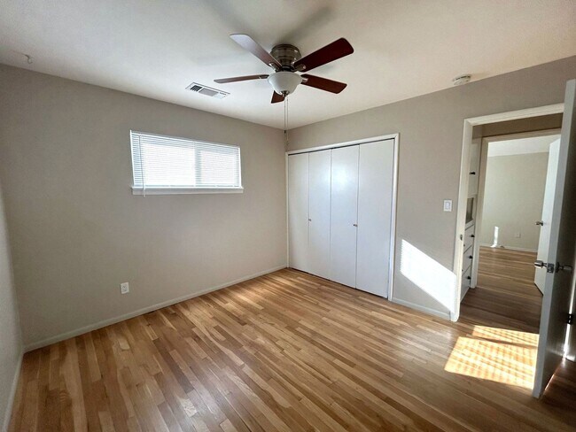 Building Photo - 240 Encinal Dr