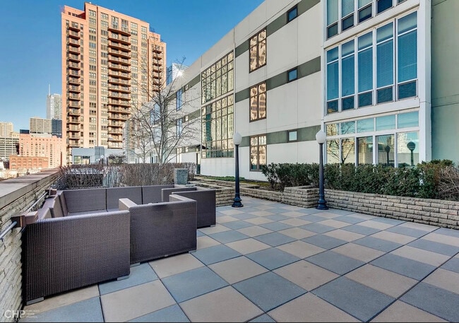 Building Photo - 660 W Wayman St