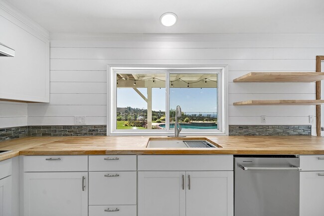 Building Photo - Ocean View Home
