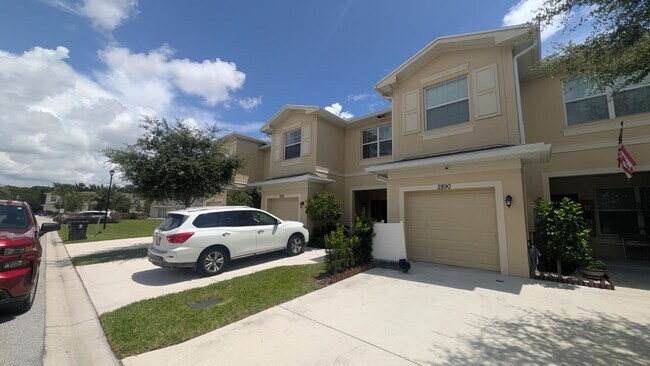 Building Photo - Spacious Townhome in Desirable Vizcaya Falls 3-bedroom, 2.5-bath townhome