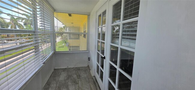 Building Photo - 20201 NE 29th Ct