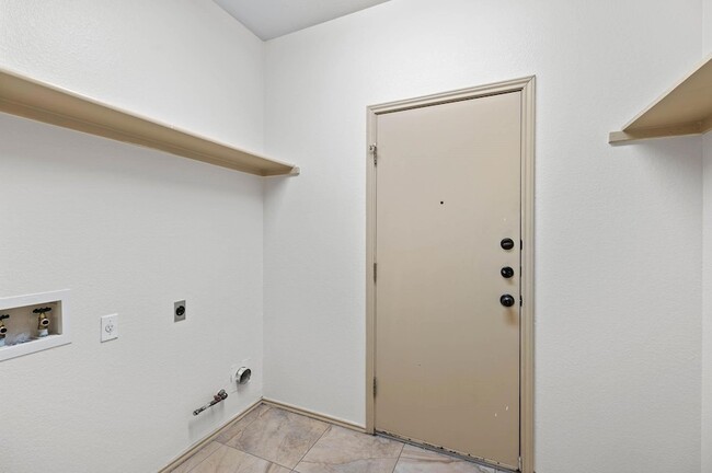 Building Photo - 1601 Chasewood Dr