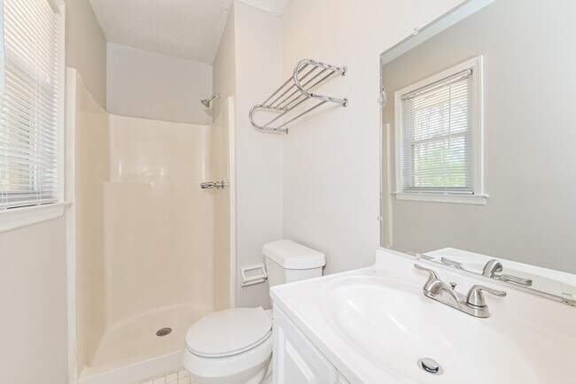 Building Photo - 105 Hidden Pines Dr