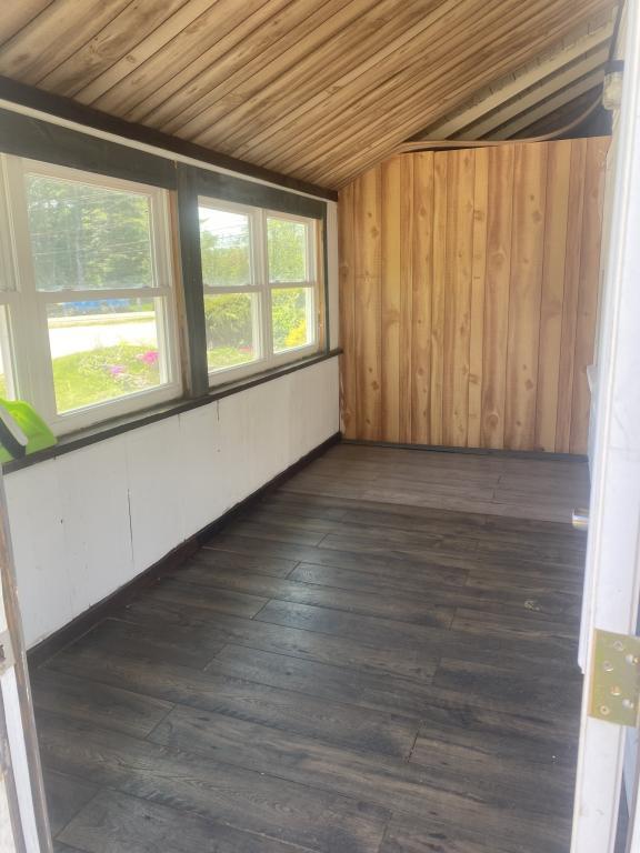 Building Photo - 3 Meadow Brook Dr