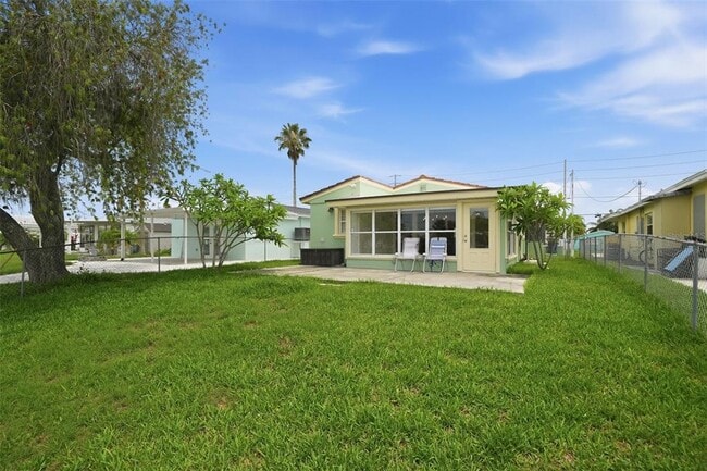 Building Photo - 4436 Floramar Terrace