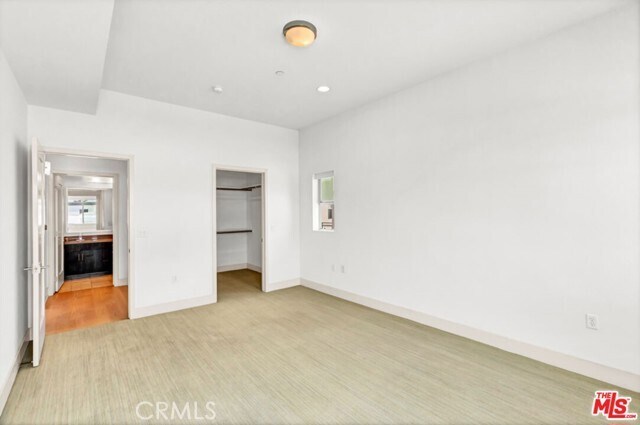 Building Photo - 4211 Redwood Ave