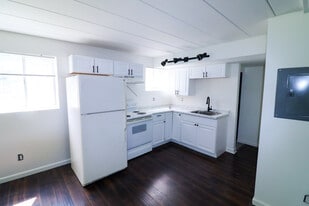 Building Photo - 2323 Beechmont Ave