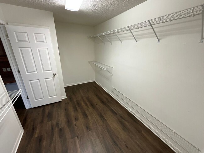 Building Photo - Beautiful 4/2 Frame Home in Marianna on Well
