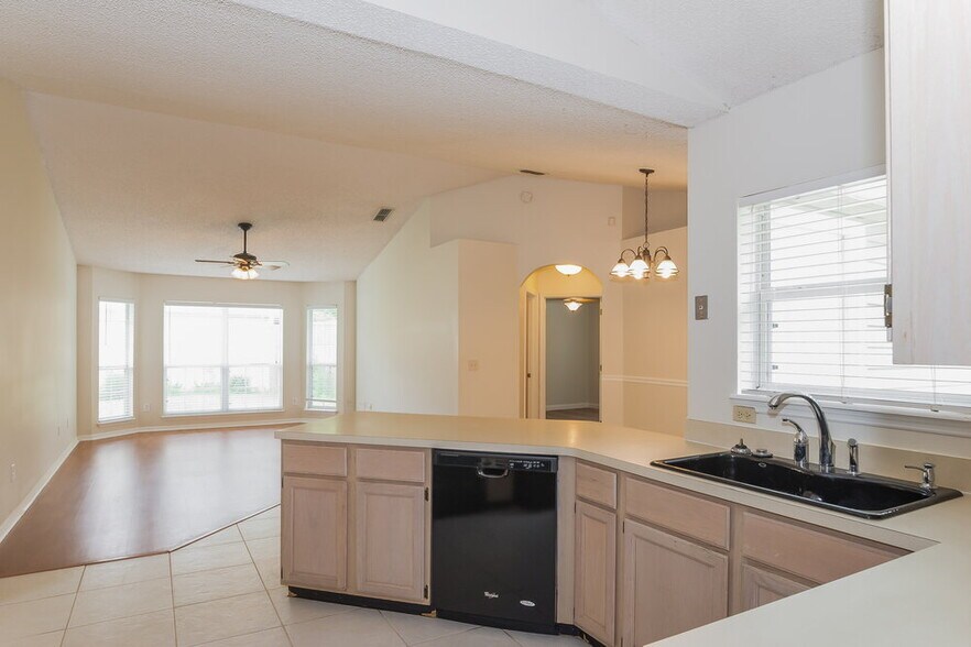 Building Photo - 7624 Pilgrims Trace Dr
