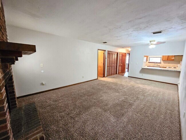 Building Photo - 2917 Woodrich Dr