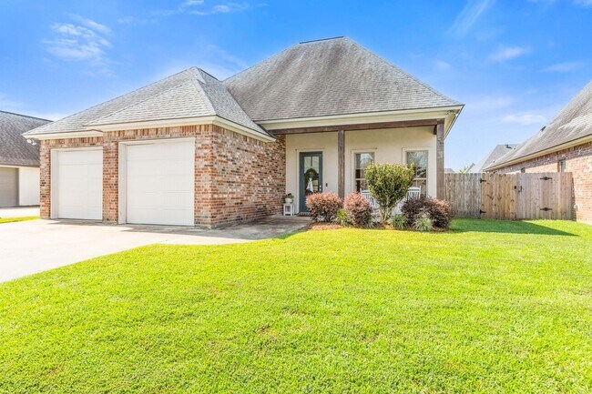 Building Photo - Luxury Living in The Woodlands - SHOWINGS ...