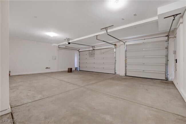 Building Photo - 1075 N Water St