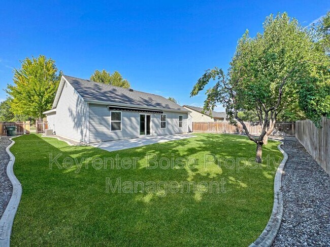 Building Photo - 1691 E Daulby St