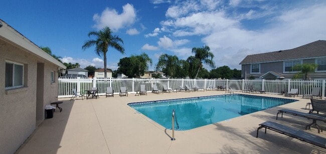 Building Photo - Beautiful 2-Bedroom, 3-Bathroom Townhome in Brandon