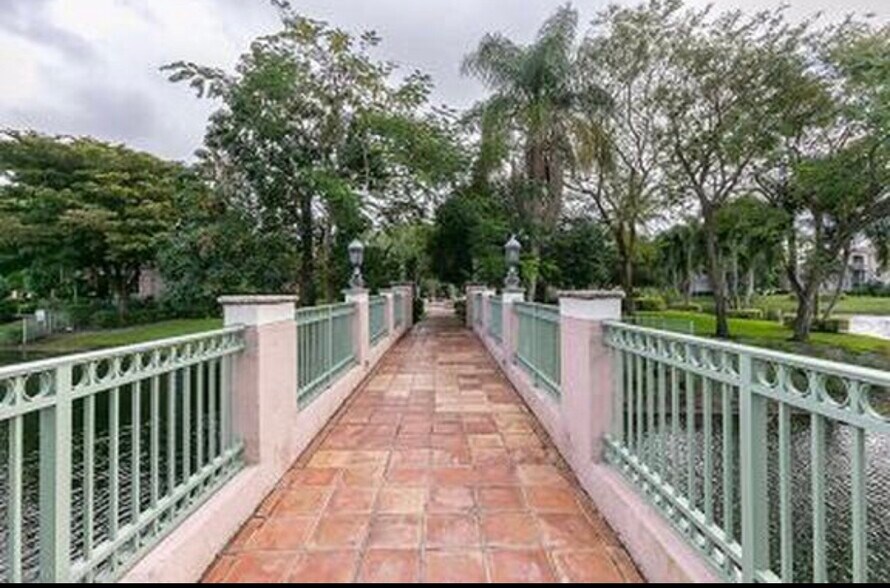 Building Photo - 12118 Saint Andrews Pl