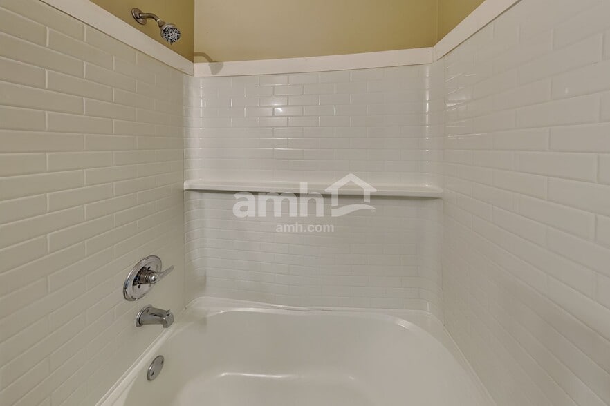 Building Photo - 2759 Beal Dr