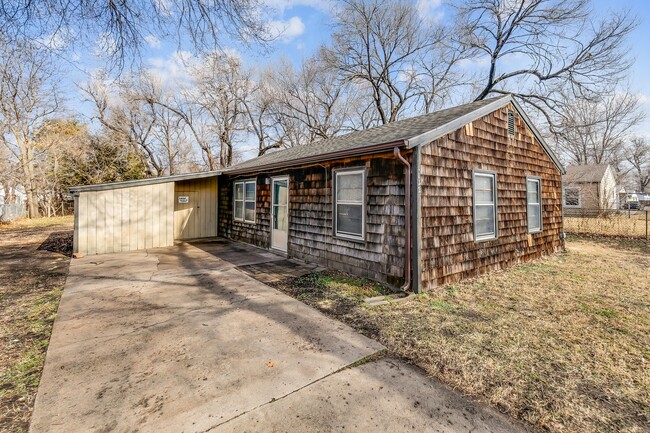 Primary Photo - Beautifully remodeled 3 bedroom/1 bath in ...