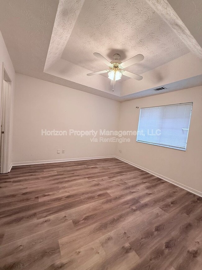 Building Photo - 3975 Hidden Hollow Dr