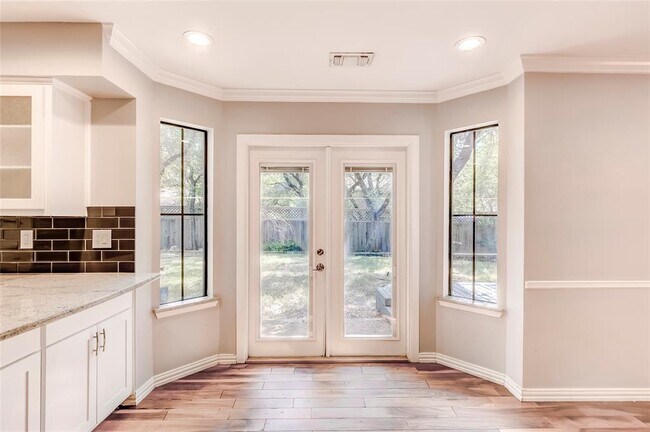 Building Photo - 10905 Wintergreen Hill