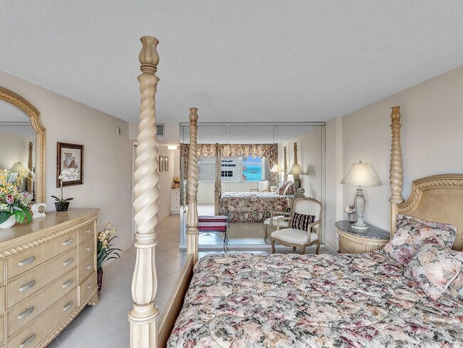 Building Photo - 1150 Hillsboro Mile