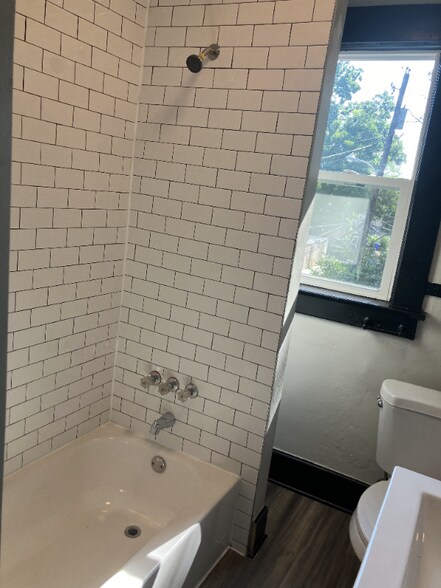Building Photo - 326 Taylor Ave