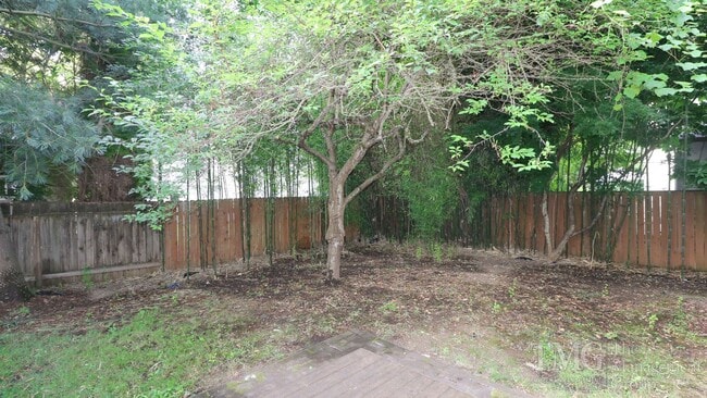 Building Photo - Beautiful 4-Bedroom Home with Custom Finishes & Thoughtful Layout